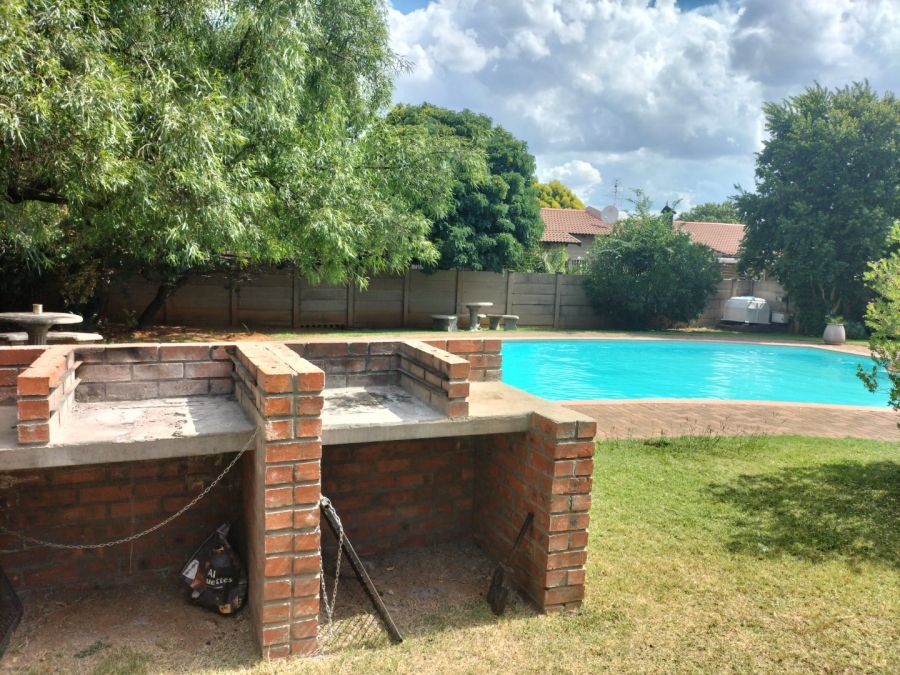 3 Bedroom Property for Sale in Langenhovenpark Free State